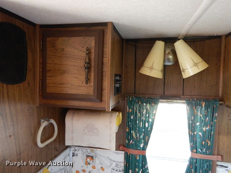 image for item DI7625 1989 Gladding DeIRey  camper