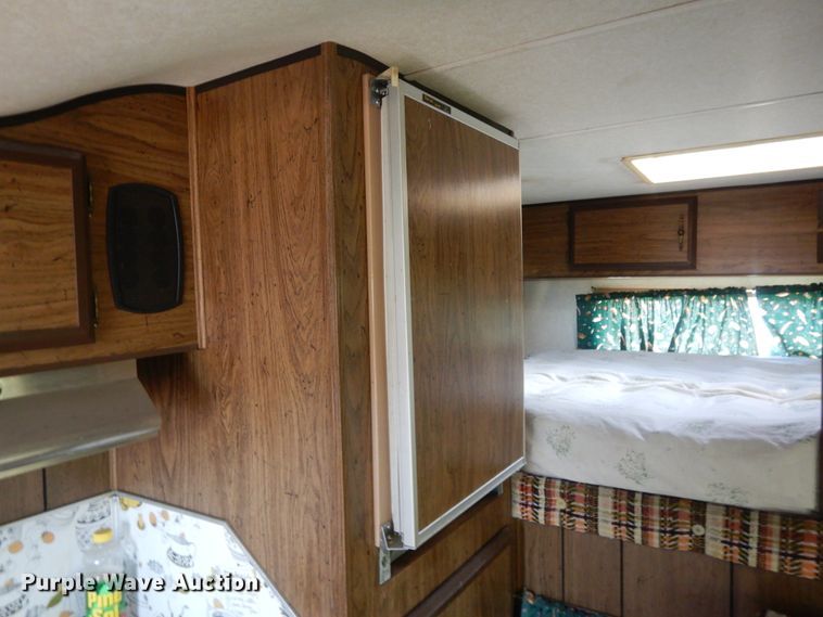 image for item DI7625 1989 Gladding DeIRey  camper