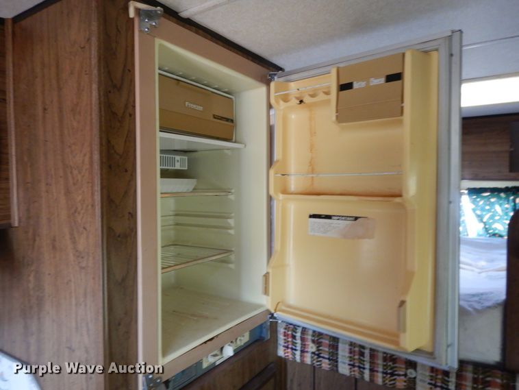 image for item DI7625 1989 Gladding DeIRey  camper