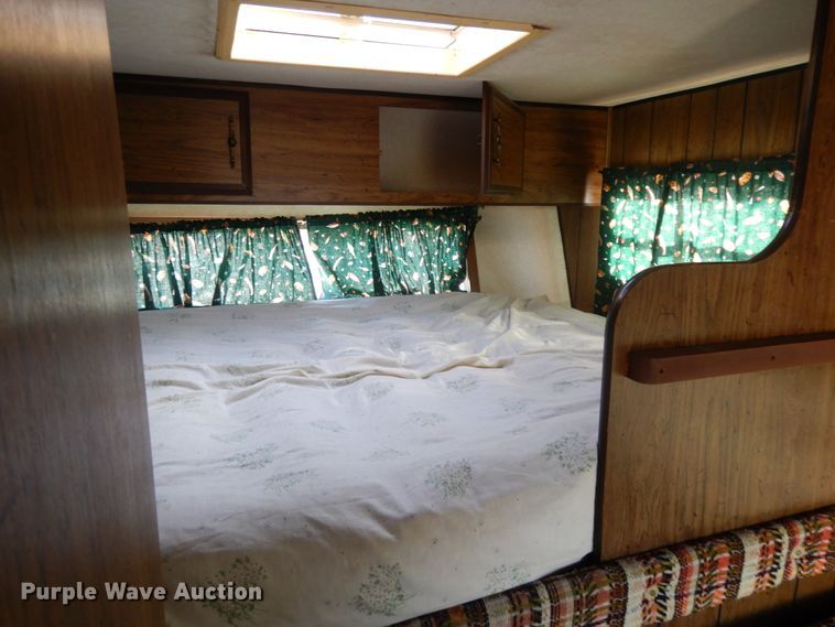 image for item DI7625 1989 Gladding DeIRey  camper