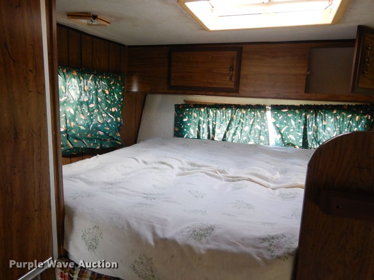 image for item DI7625 1989 Gladding DeIRey  camper