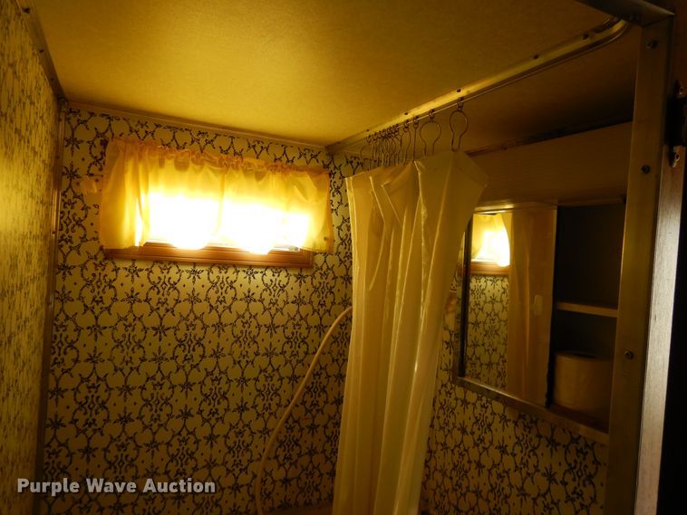 image for item DI7625 1989 Gladding DeIRey  camper