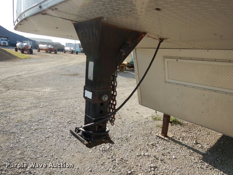 image for item DI7626 2001 United UXT enclosed cargo trailer