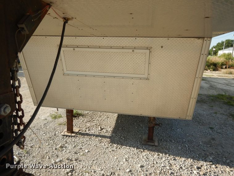 image for item DI7626 2001 United UXT enclosed cargo trailer