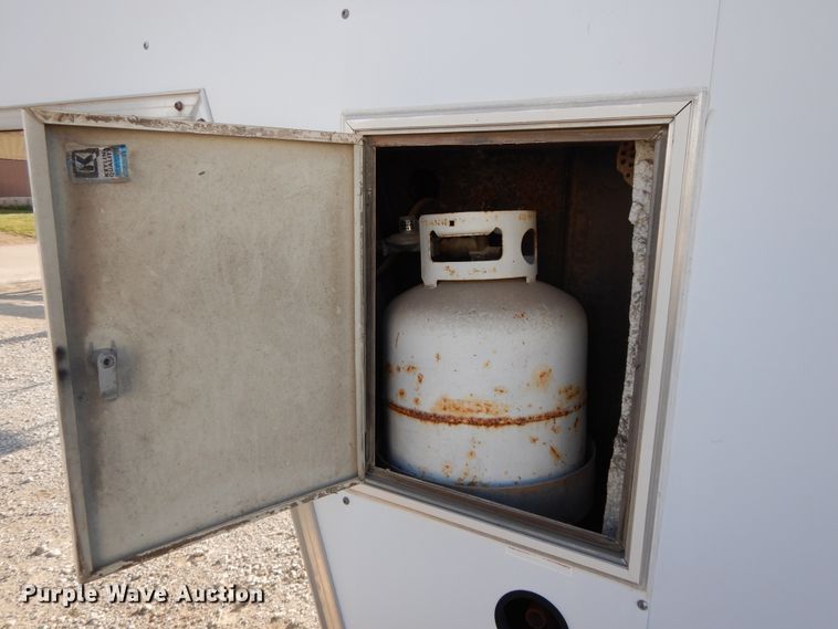 image for item DI7626 2001 United UXT enclosed cargo trailer