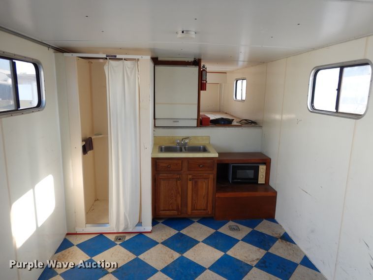 image for item DI7626 2001 United UXT enclosed cargo trailer