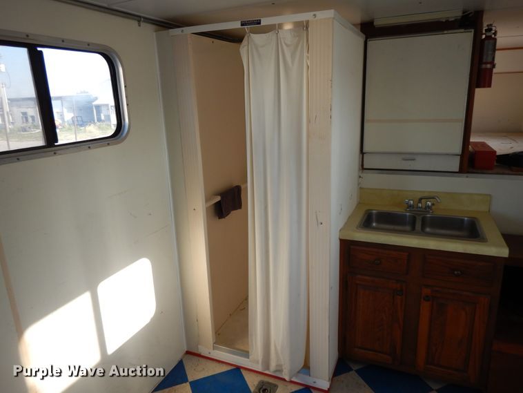 image for item DI7626 2001 United UXT enclosed cargo trailer