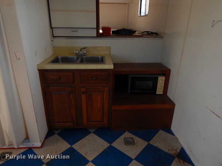 image for item DI7626 2001 United UXT enclosed cargo trailer