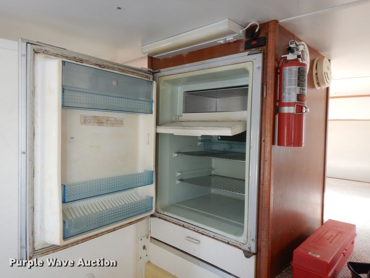 image for item DI7626 2001 United UXT enclosed cargo trailer