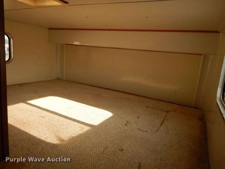 image for item DI7626 2001 United UXT enclosed cargo trailer