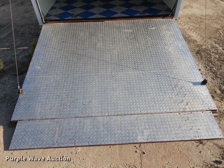 image for item DI7626 2001 United UXT enclosed cargo trailer