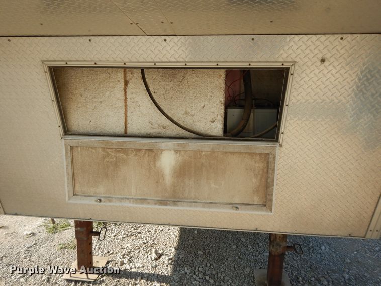 image for item DI7626 2001 United UXT enclosed cargo trailer