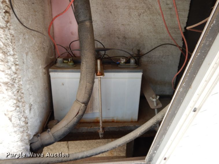 image for item DI7626 2001 United UXT enclosed cargo trailer