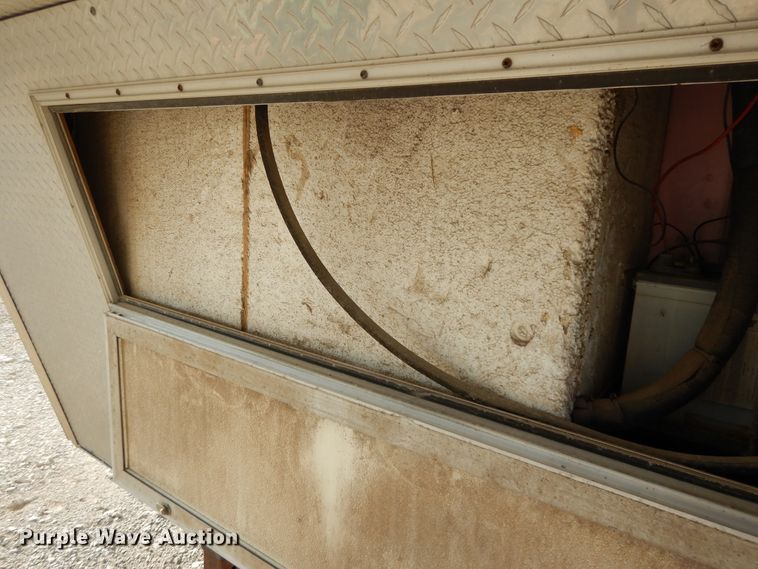 image for item DI7626 2001 United UXT enclosed cargo trailer