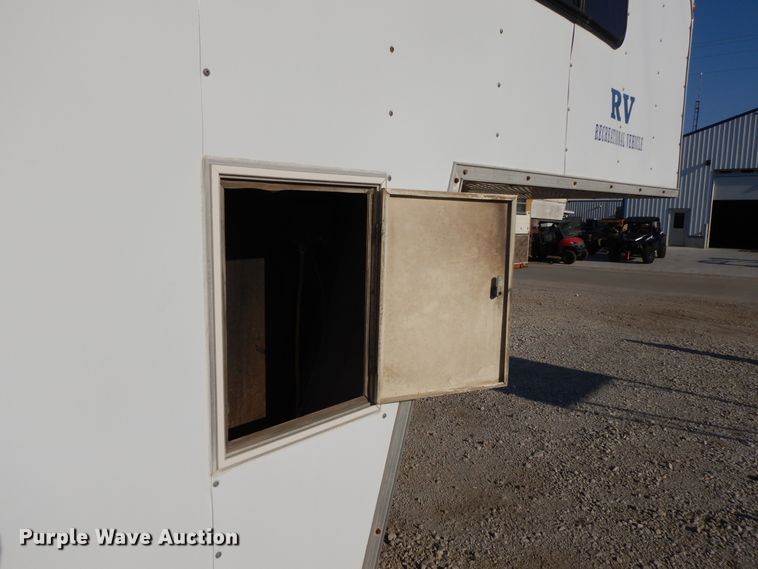 image for item DI7626 2001 United UXT enclosed cargo trailer