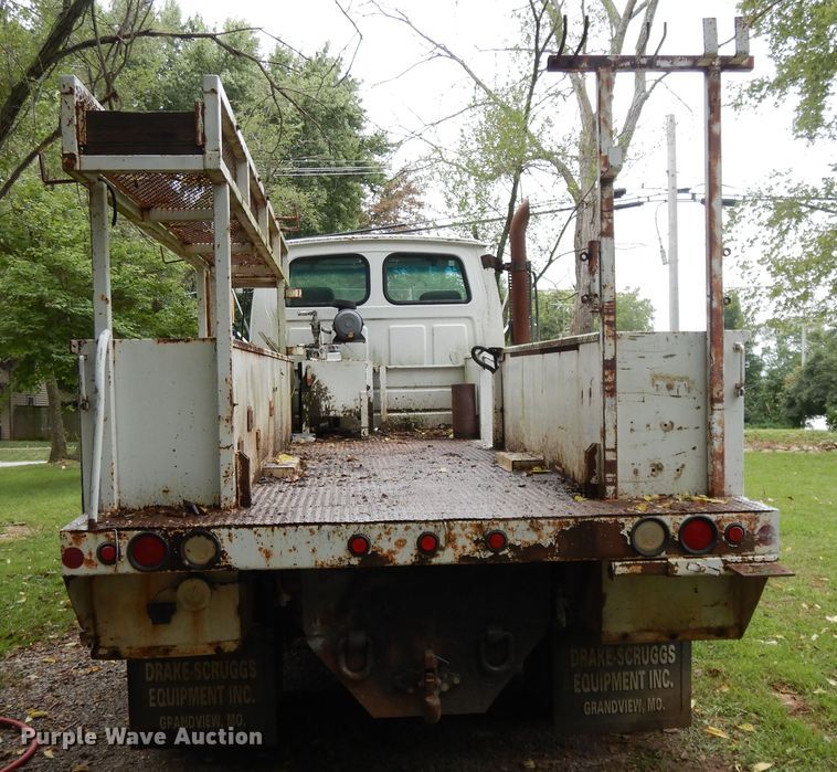image for item DI7661 2000 Sterling L-Line  utility truck