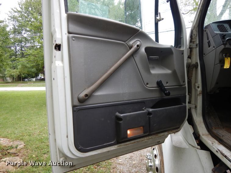 image for item DI7661 2000 Sterling L-Line  utility truck