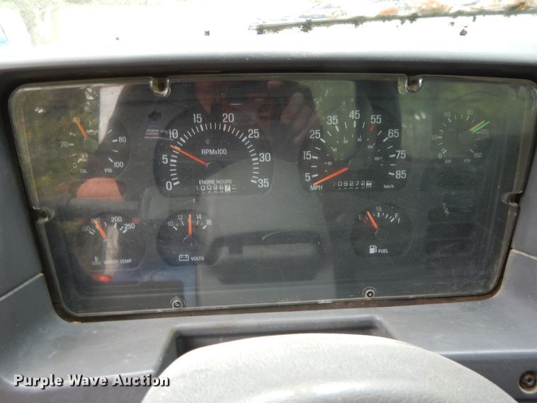 image for item DI7661 2000 Sterling L-Line  utility truck