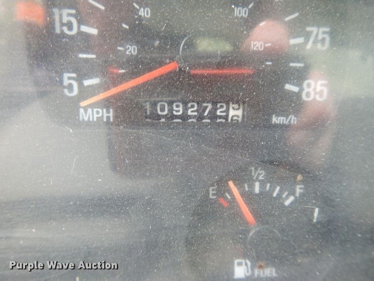 image for item DI7661 2000 Sterling L-Line  utility truck