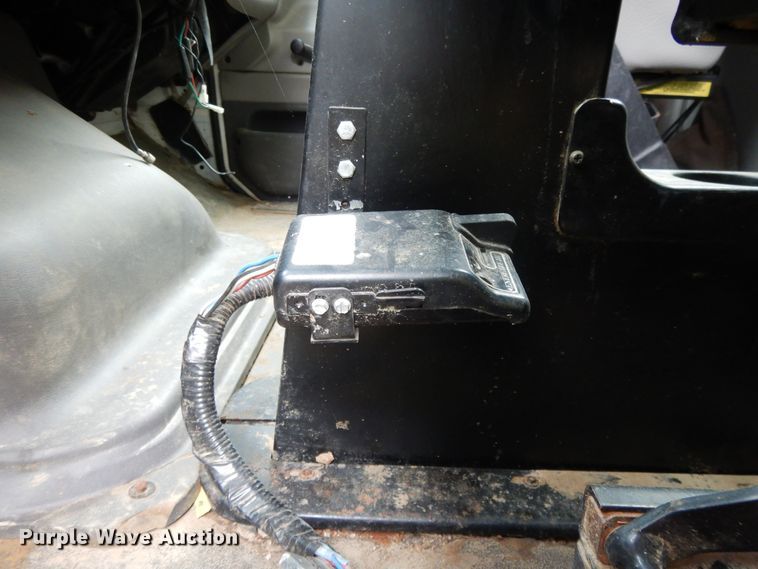 image for item DI7661 2000 Sterling L-Line  utility truck