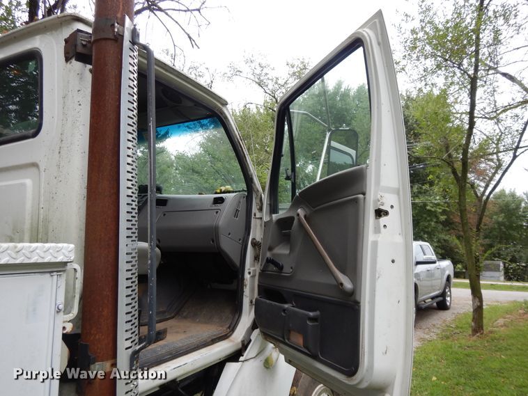 image for item DI7661 2000 Sterling L-Line  utility truck