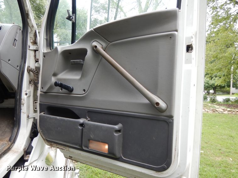 image for item DI7661 2000 Sterling L-Line  utility truck