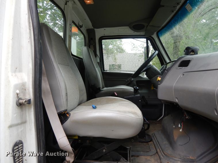 image for item DI7661 2000 Sterling L-Line  utility truck