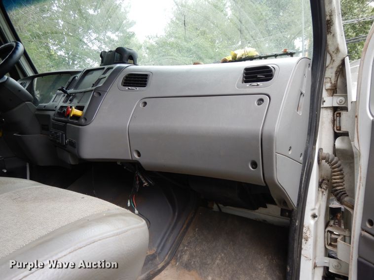 image for item DI7661 2000 Sterling L-Line  utility truck