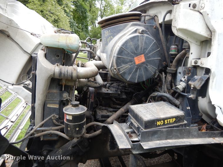 image for item DI7661 2000 Sterling L-Line  utility truck