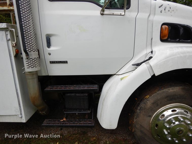 image for item DI7661 2000 Sterling L-Line  utility truck