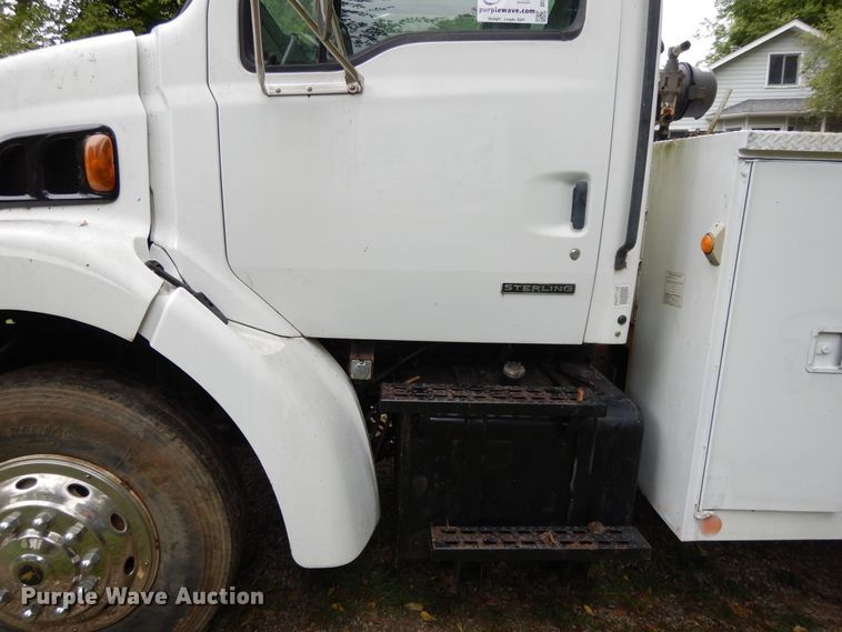 image for item DI7661 2000 Sterling L-Line  utility truck