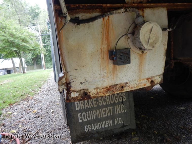 image for item DI7661 2000 Sterling L-Line  utility truck