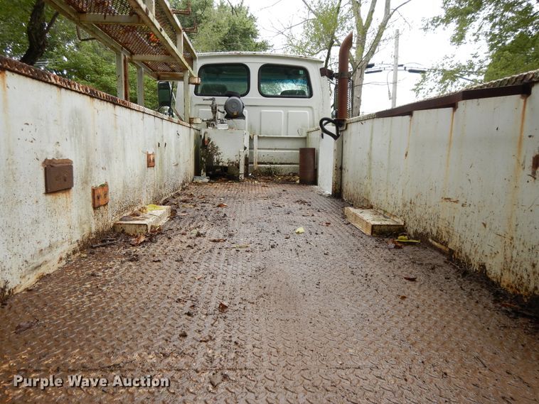 image for item DI7661 2000 Sterling L-Line  utility truck