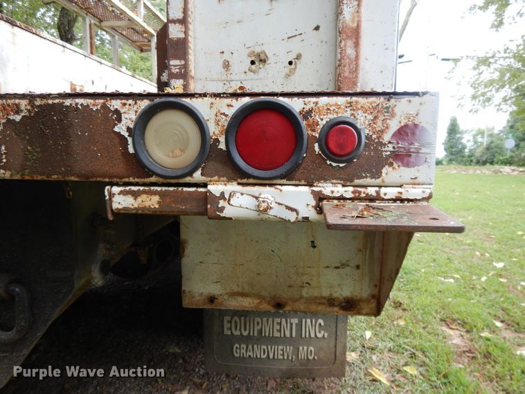 image for item DI7661 2000 Sterling L-Line  utility truck