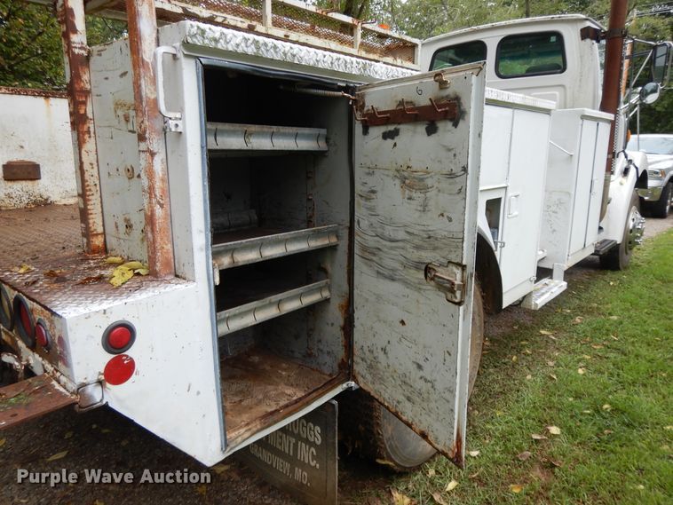 image for item DI7661 2000 Sterling L-Line  utility truck