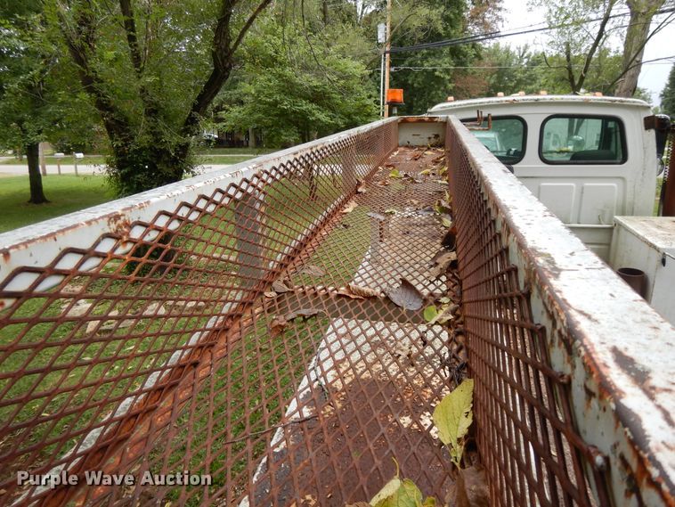 image for item DI7661 2000 Sterling L-Line  utility truck