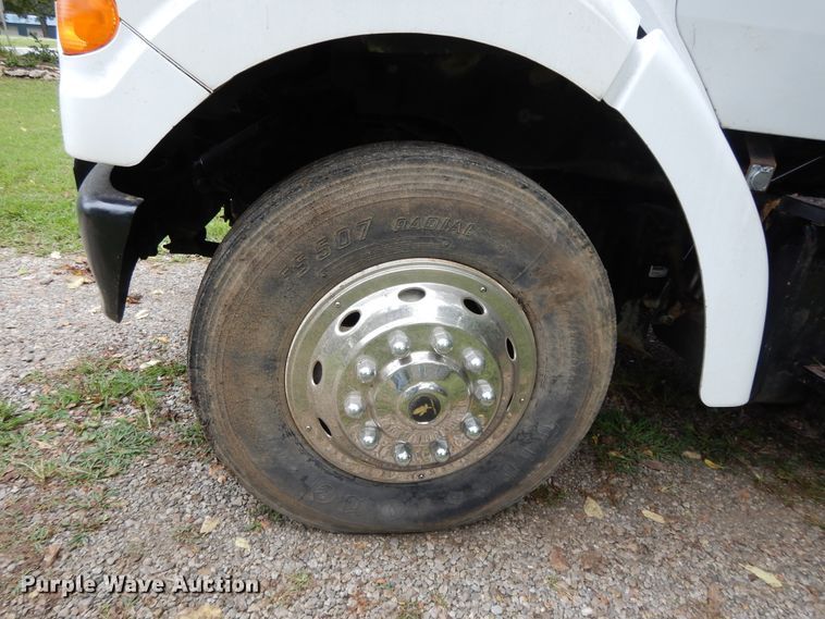 image for item DI7661 2000 Sterling L-Line  utility truck