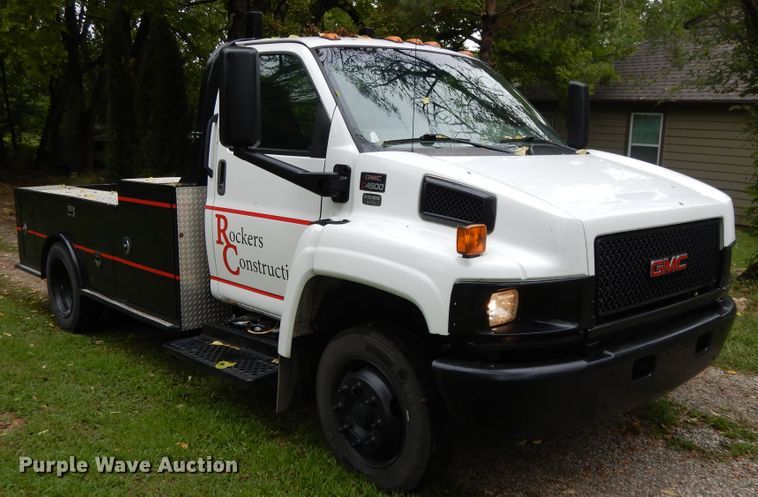 image for item DI7662 2006 GMC C4500  flatbed truck