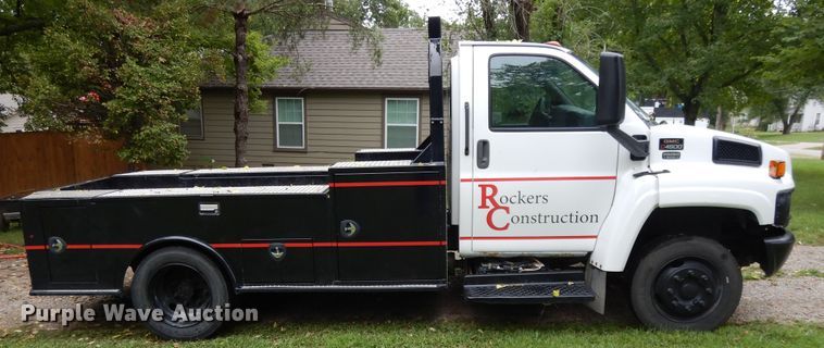 image for item DI7662 2006 GMC C4500  flatbed truck