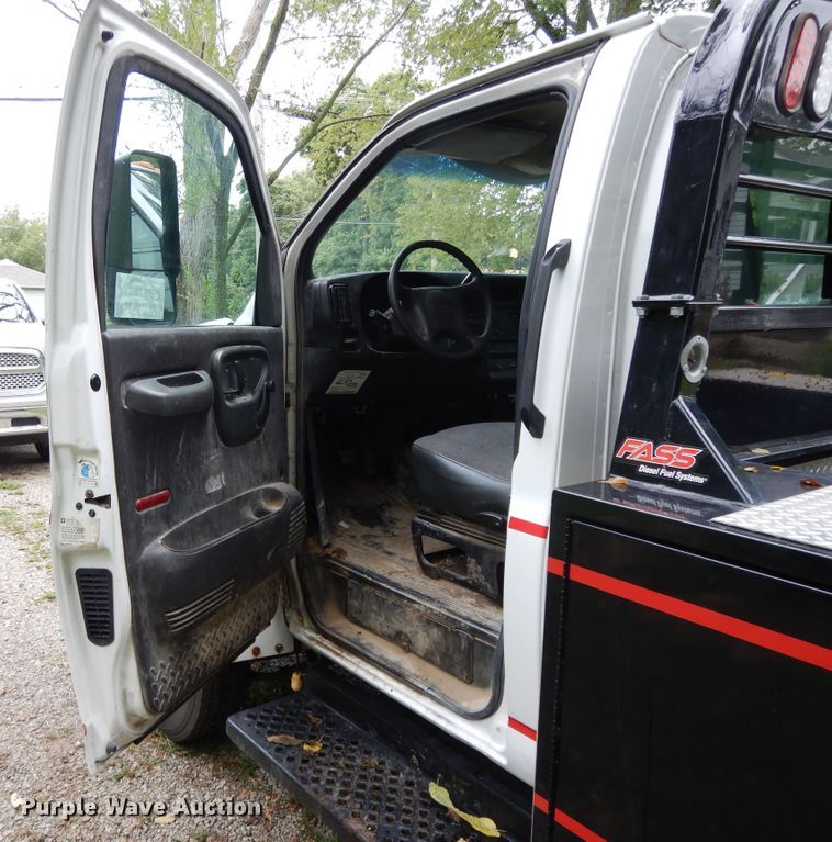 image for item DI7662 2006 GMC C4500  flatbed truck