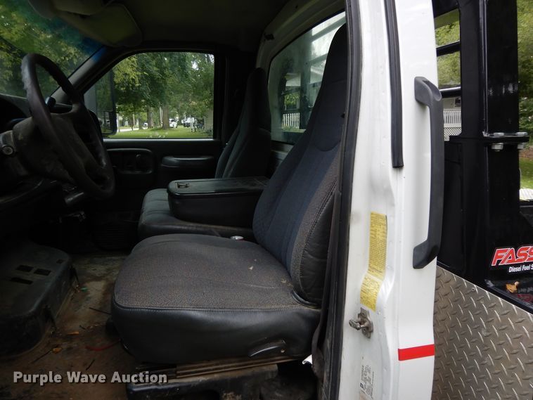 image for item DI7662 2006 GMC C4500  flatbed truck