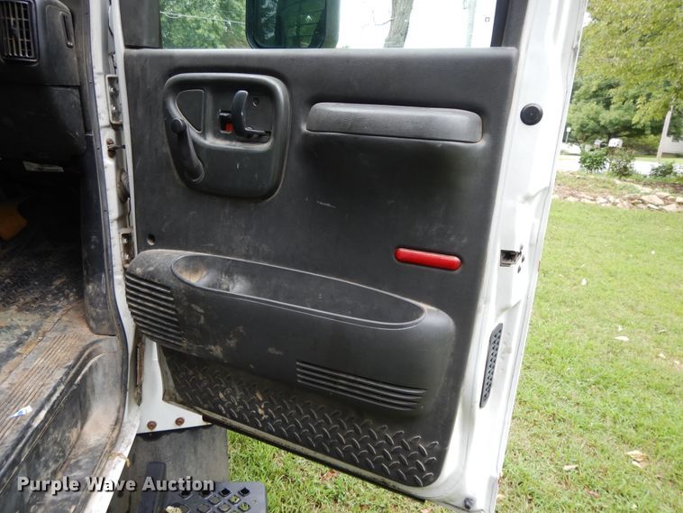 image for item DI7662 2006 GMC C4500  flatbed truck