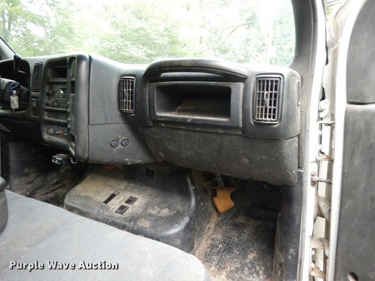 image for item DI7662 2006 GMC C4500  flatbed truck