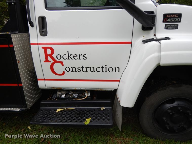 image for item DI7662 2006 GMC C4500  flatbed truck