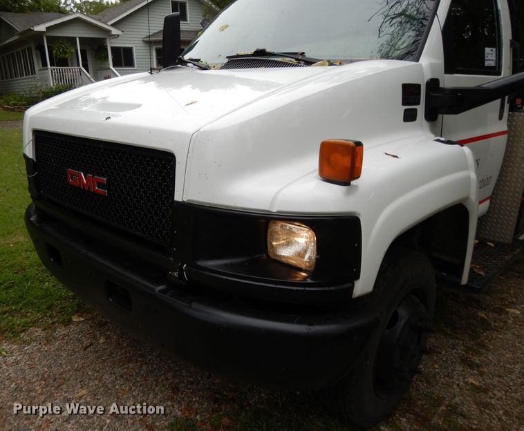 image for item DI7662 2006 GMC C4500  flatbed truck