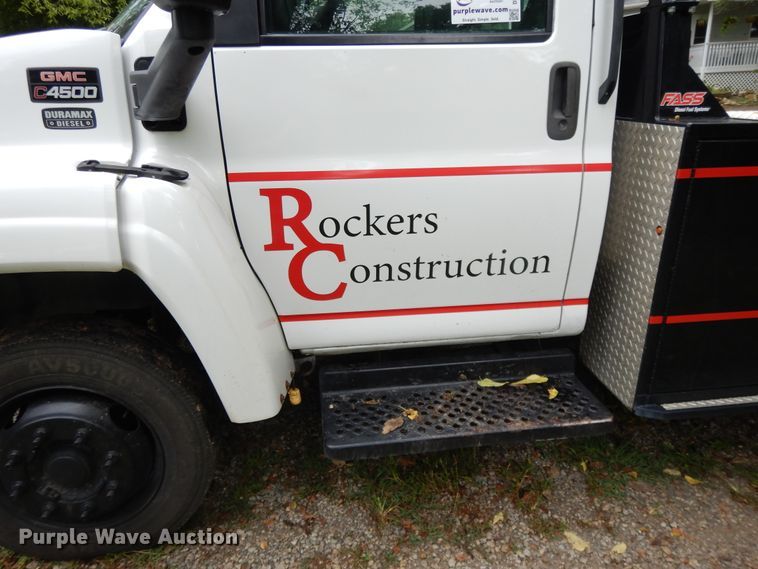 image for item DI7662 2006 GMC C4500  flatbed truck
