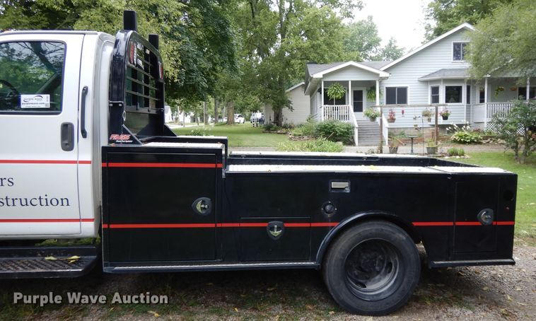 image for item DI7662 2006 GMC C4500  flatbed truck