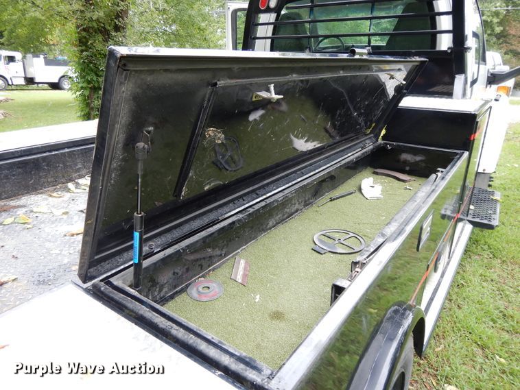 image for item DI7662 2006 GMC C4500  flatbed truck