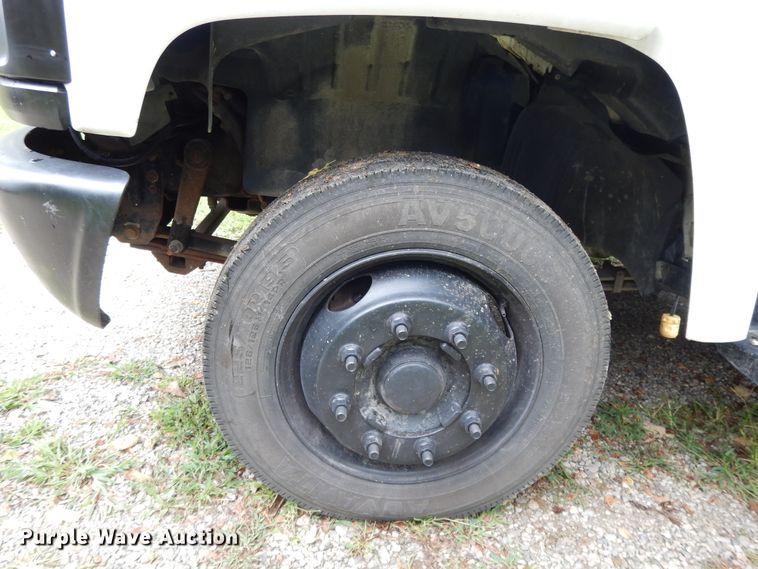 image for item DI7662 2006 GMC C4500  flatbed truck