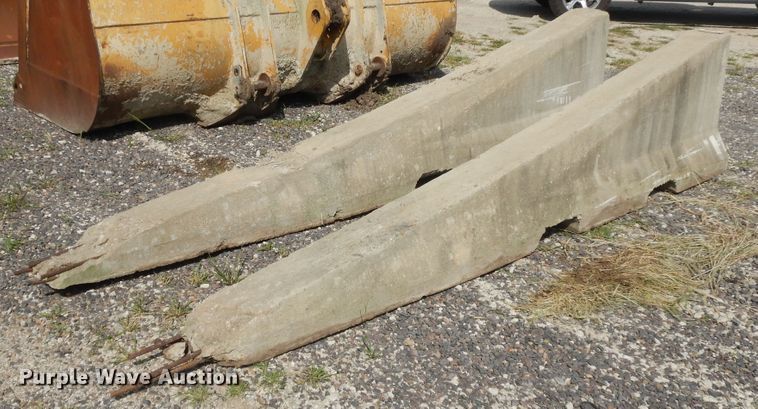 image for item DI7689 (2) tapered concrete barriers